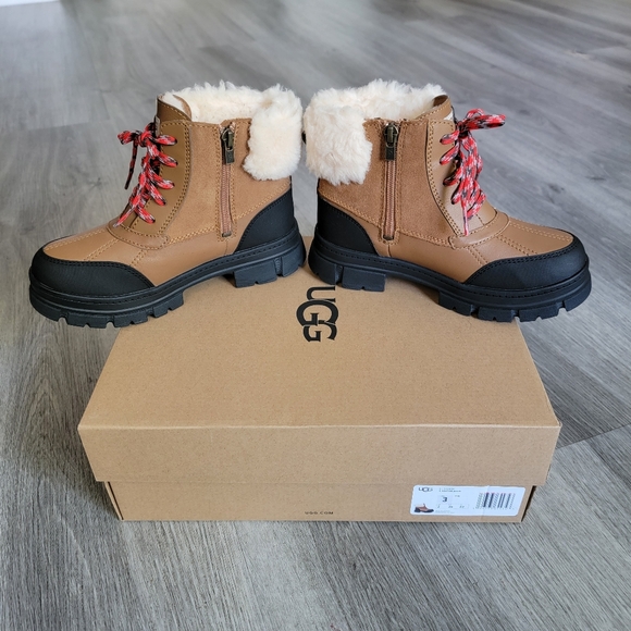 UGG Kid's Ashton Addie Waterproof Boot - Picture 5 of 13